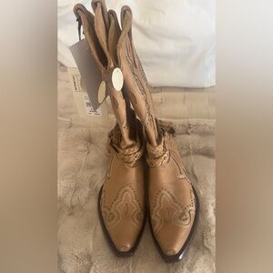 Idyllwind Tan Leather Ankle Boots ( no box).